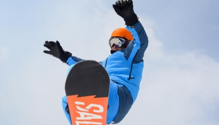 Is Snowboarding Like Longboarding: A Deep Comparison